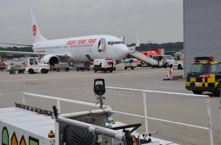 Notfall Koeln Bonner Flughafen BF Koeln Einsatz P21.jpg